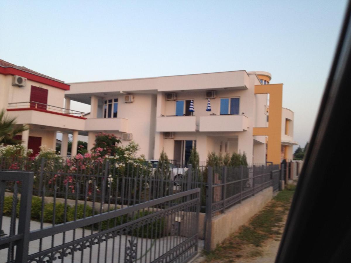 Apartmani Vila Milaris Ulcinj Exterior photo