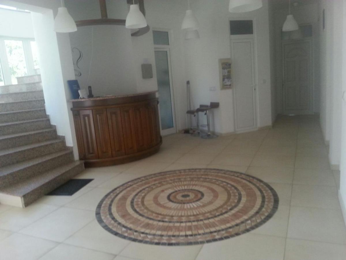Apartmani Vila Milaris Ulcinj Exterior photo