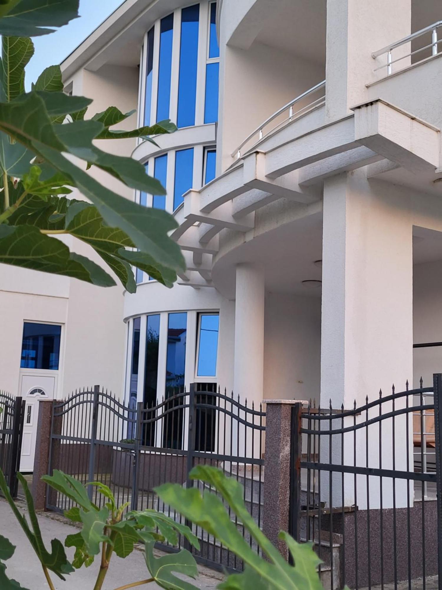 Apartmani Vila Milaris Ulcinj Exterior photo